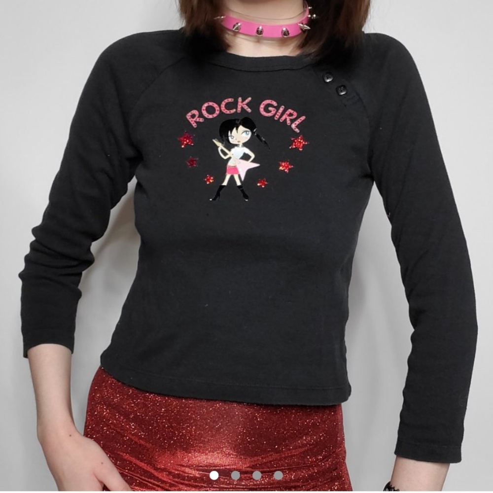 Rock girl 2000s black long sleeve tee 🍄